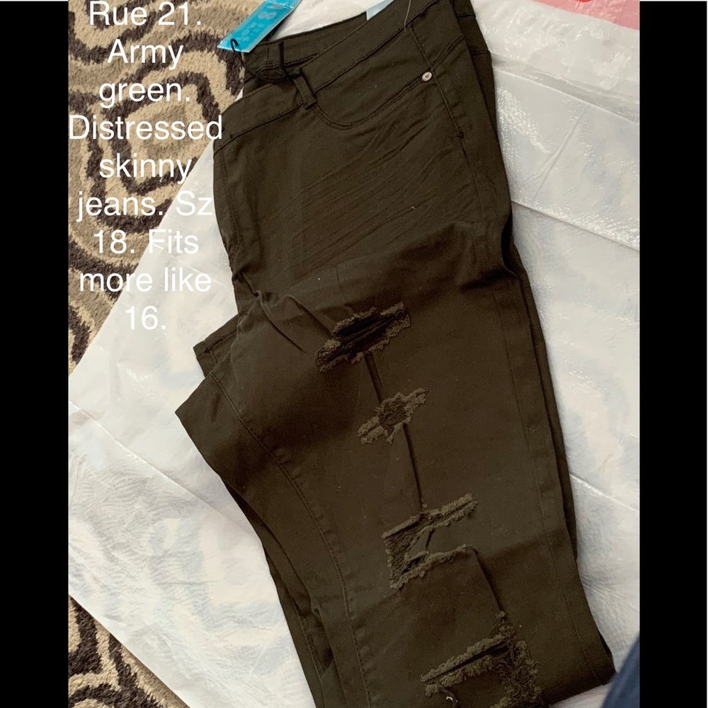 Distressed skinny jeans